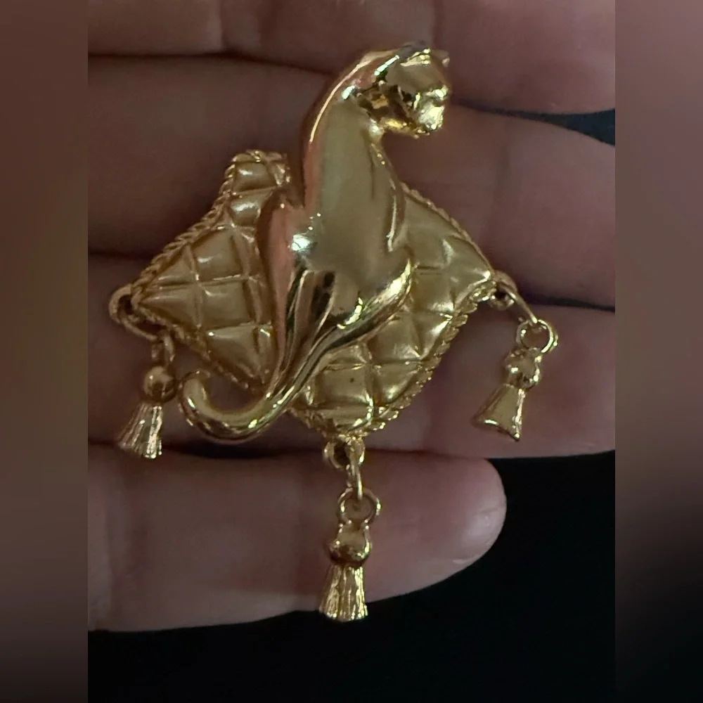 N/A elegant gold